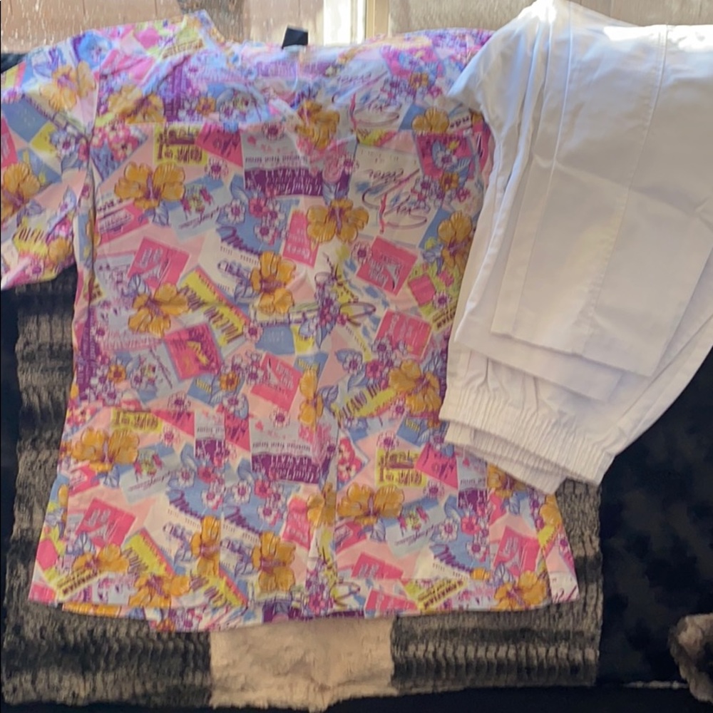 Scrub TOP only! - Picture 1 of 4